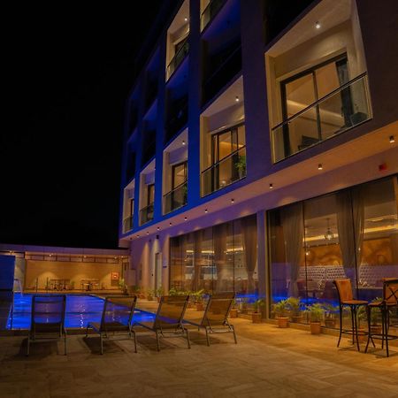 Hotel Pride Elite, Daman Esterno foto