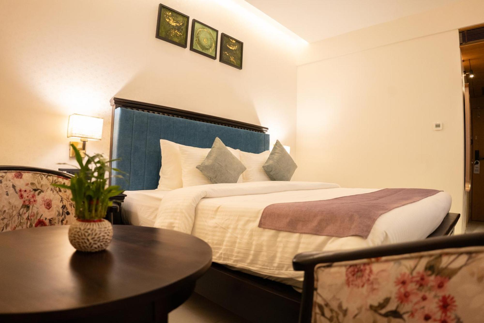 Hotel Pride Elite, Daman Esterno foto