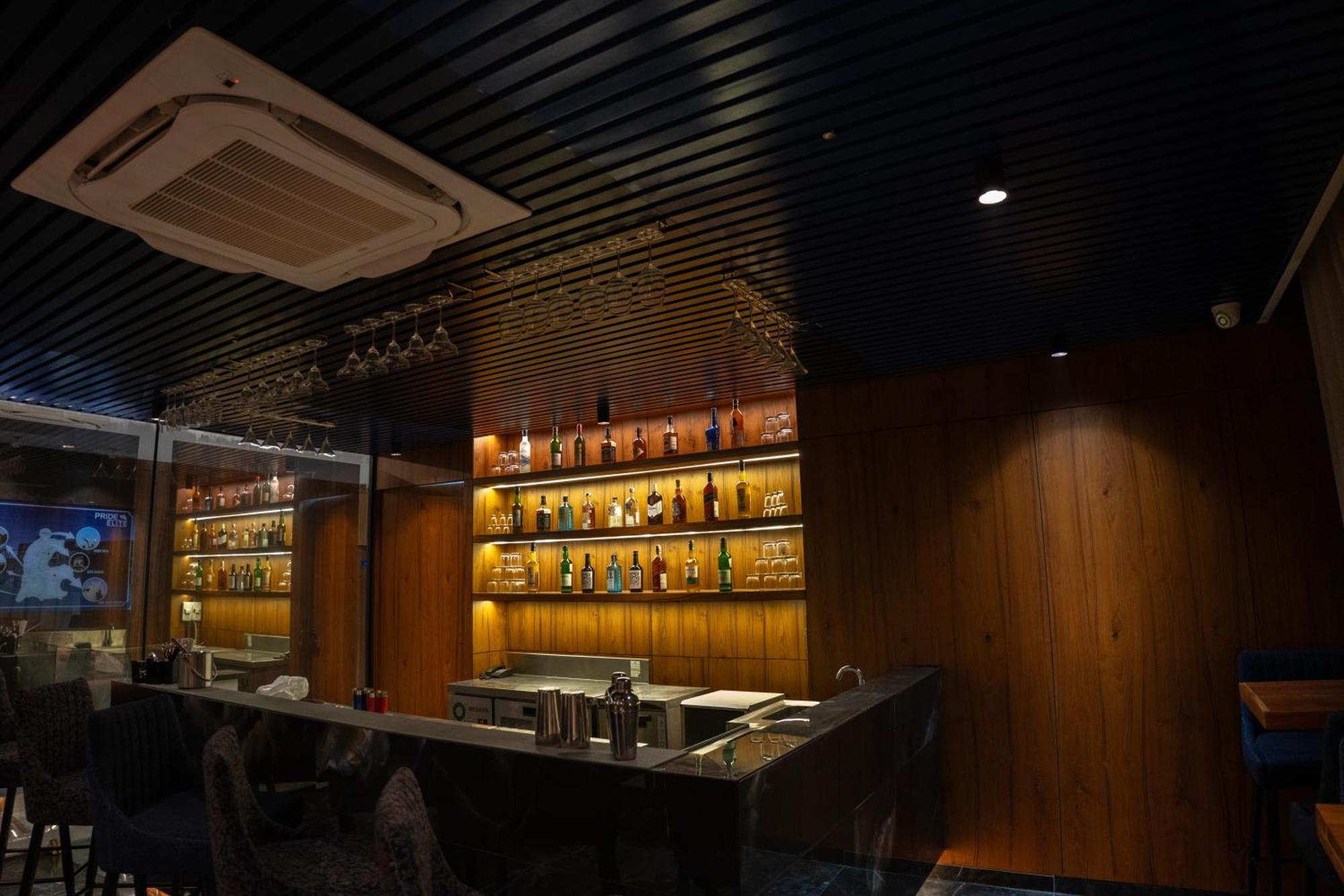 Hotel Pride Elite, Daman Esterno foto
