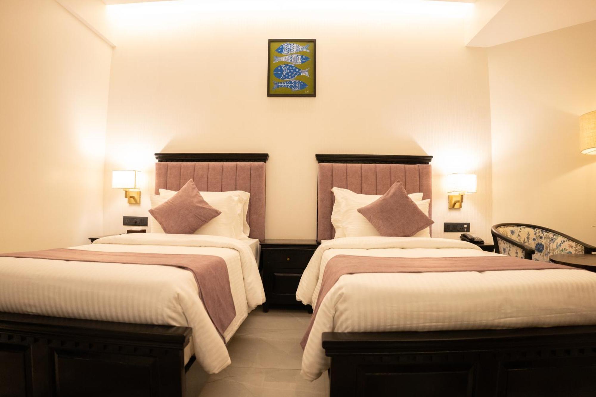 Hotel Pride Elite, Daman Esterno foto