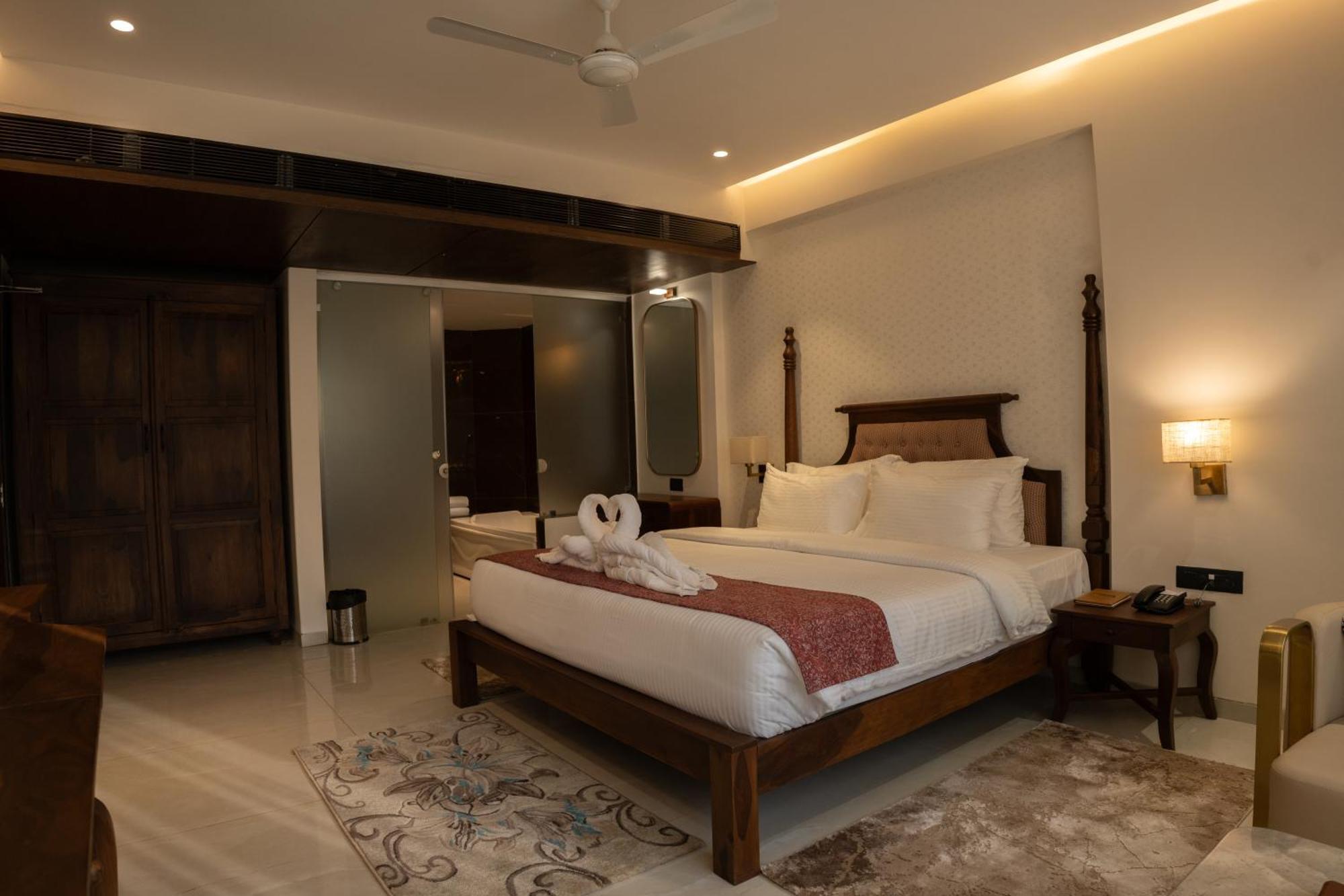 Hotel Pride Elite, Daman Esterno foto