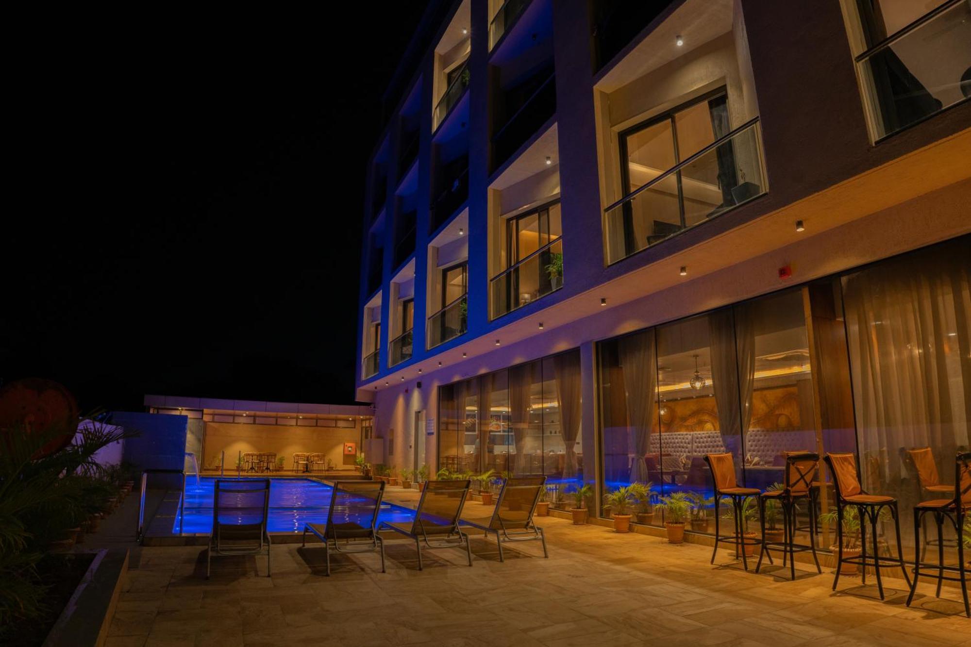 Hotel Pride Elite, Daman Esterno foto