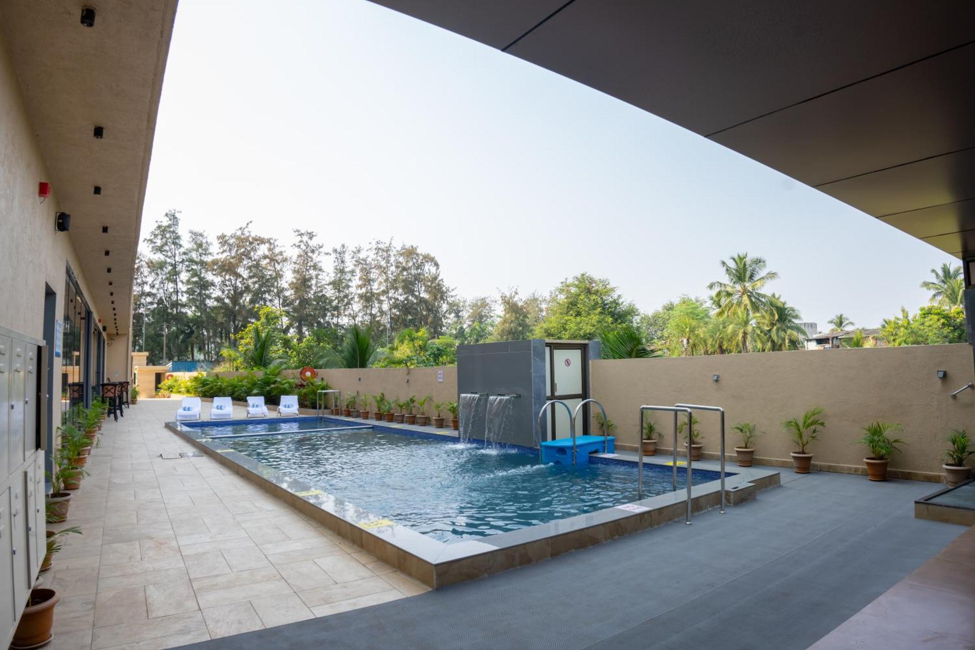 Hotel Pride Elite, Daman Esterno foto