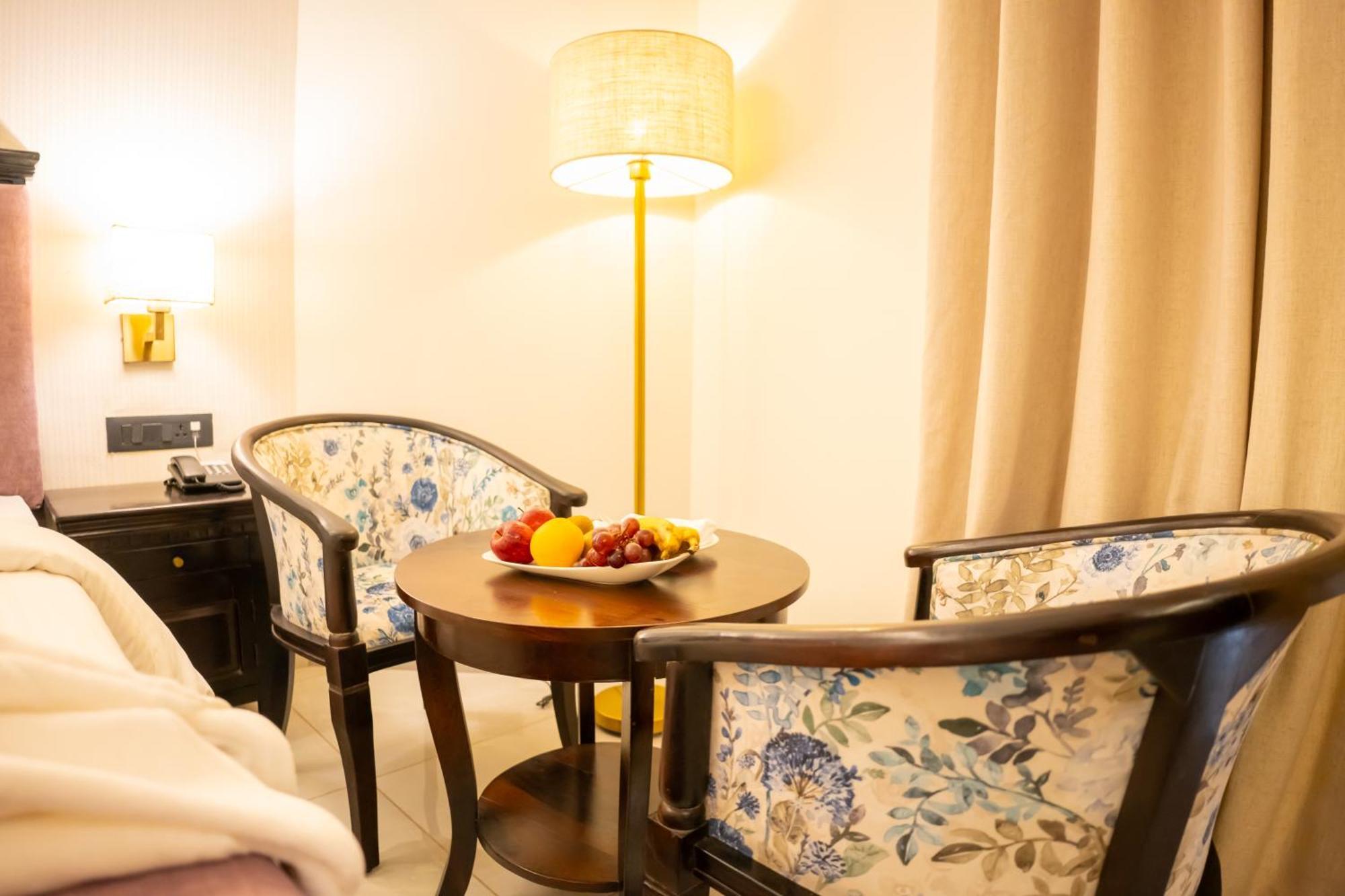Hotel Pride Elite, Daman Esterno foto