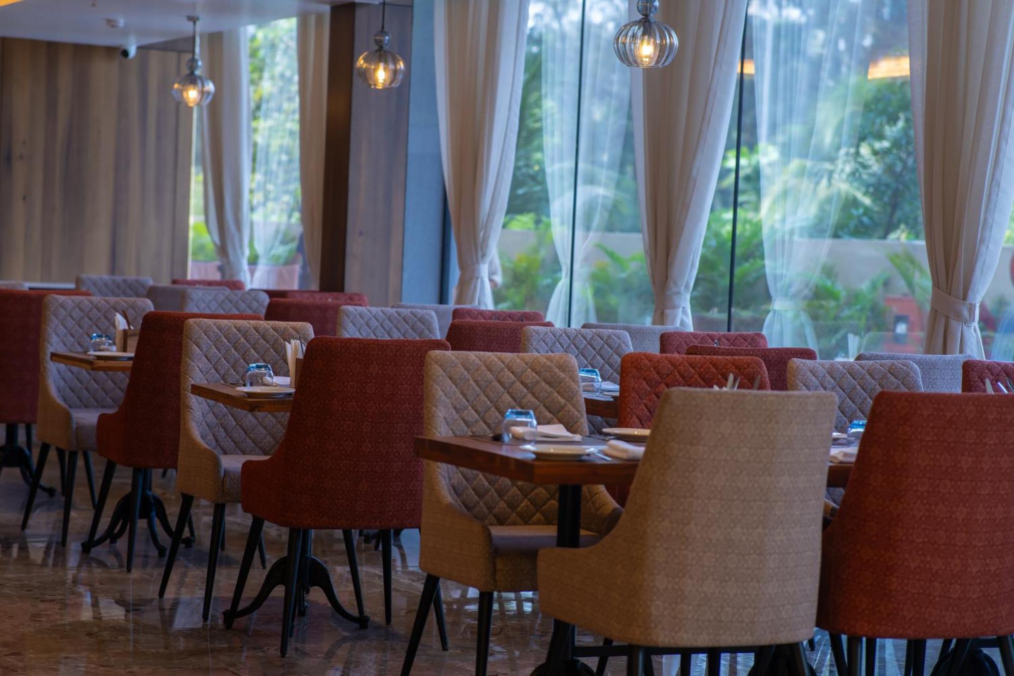 Hotel Pride Elite, Daman Esterno foto