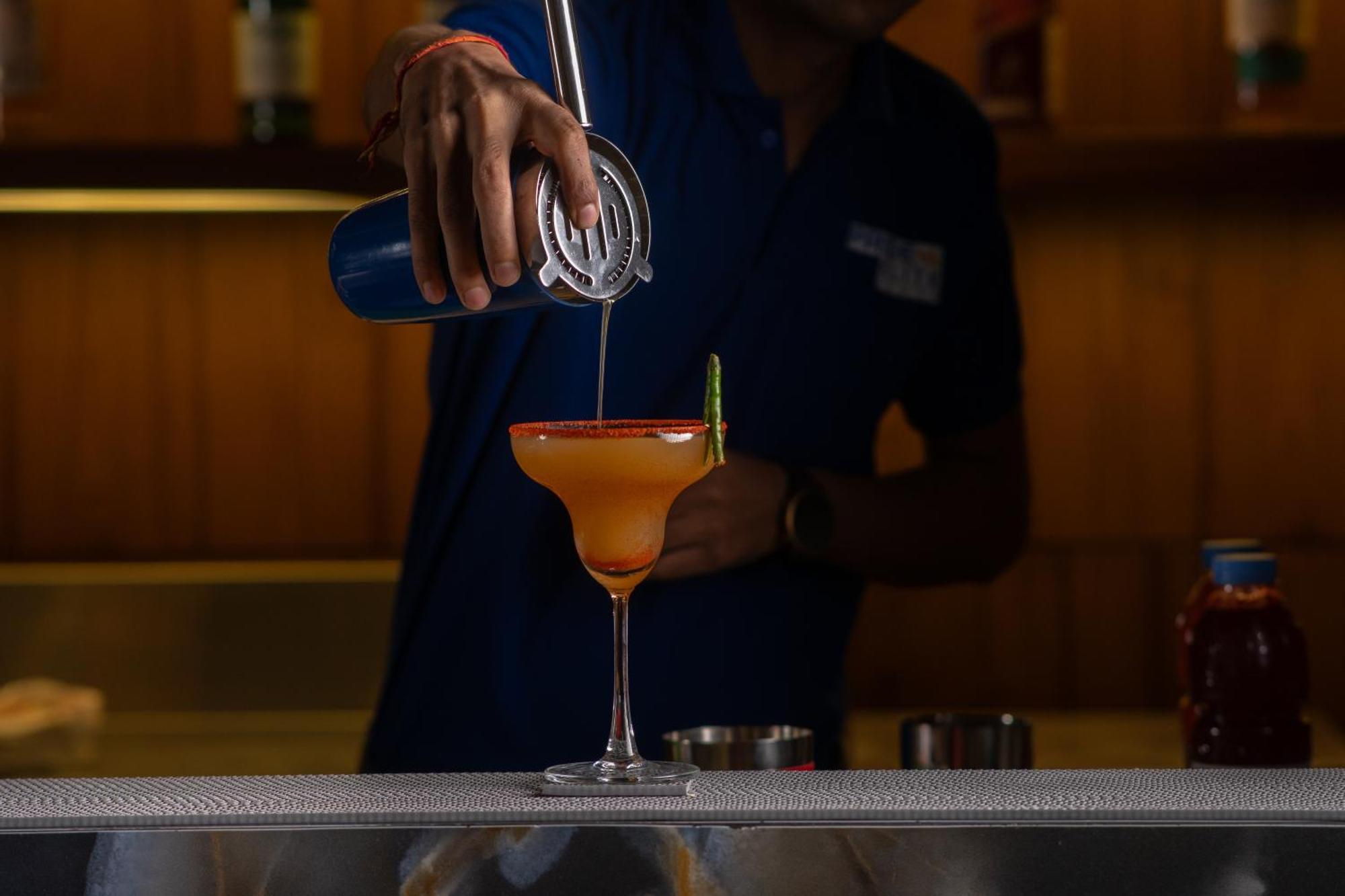 Hotel Pride Elite, Daman Esterno foto
