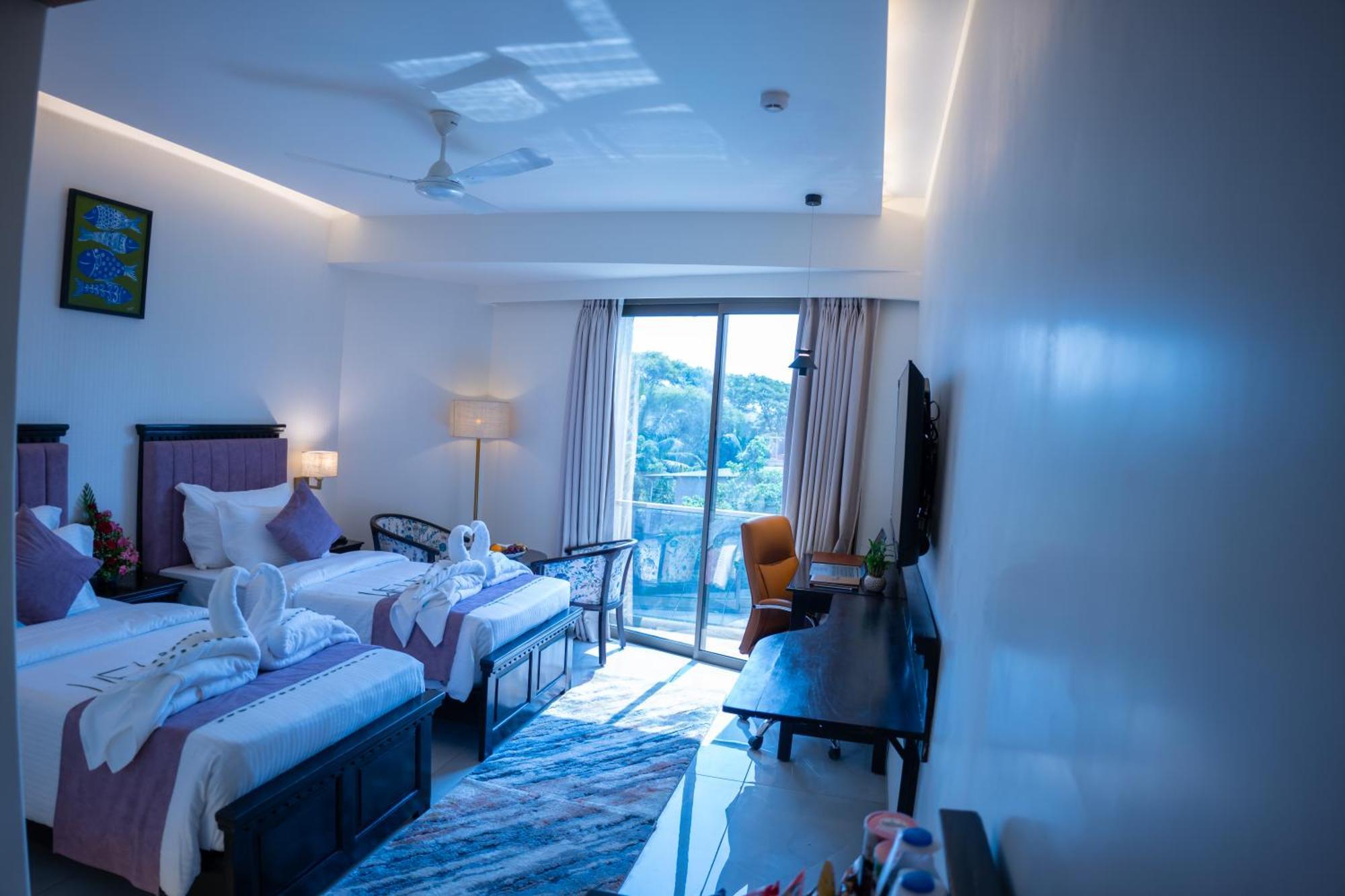Hotel Pride Elite, Daman Esterno foto