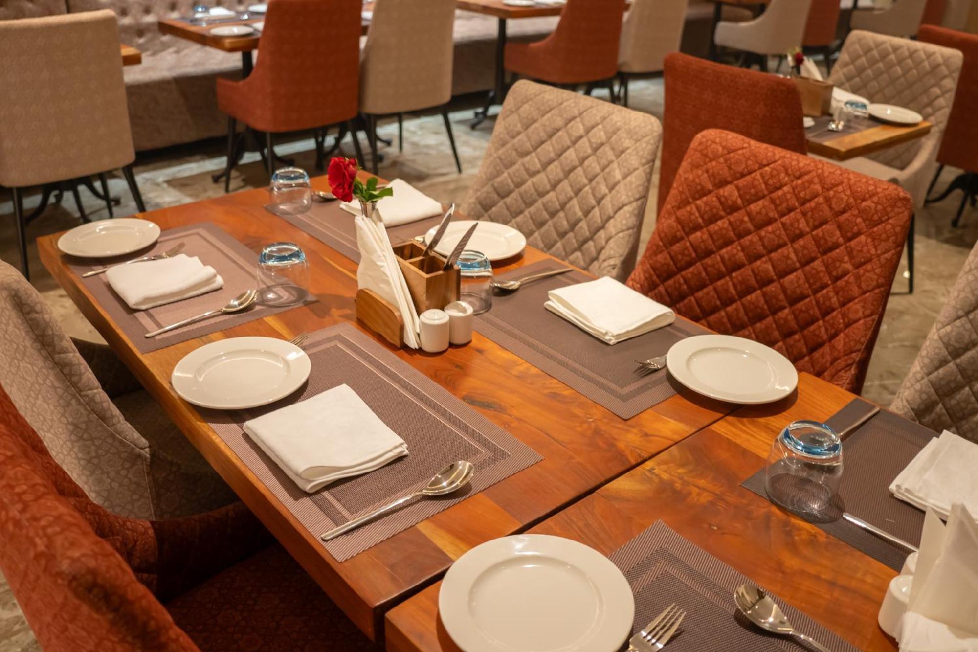 Hotel Pride Elite, Daman Esterno foto