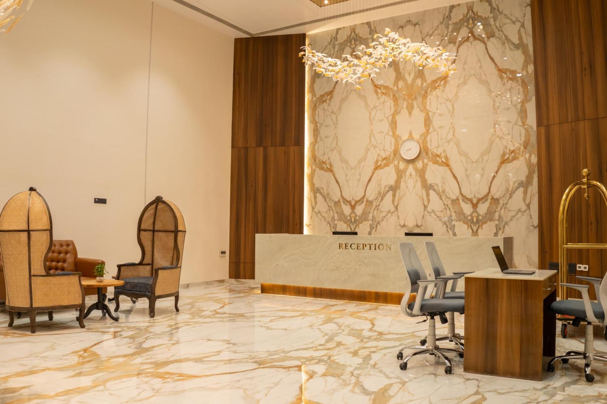 Hotel Pride Elite, Daman Esterno foto